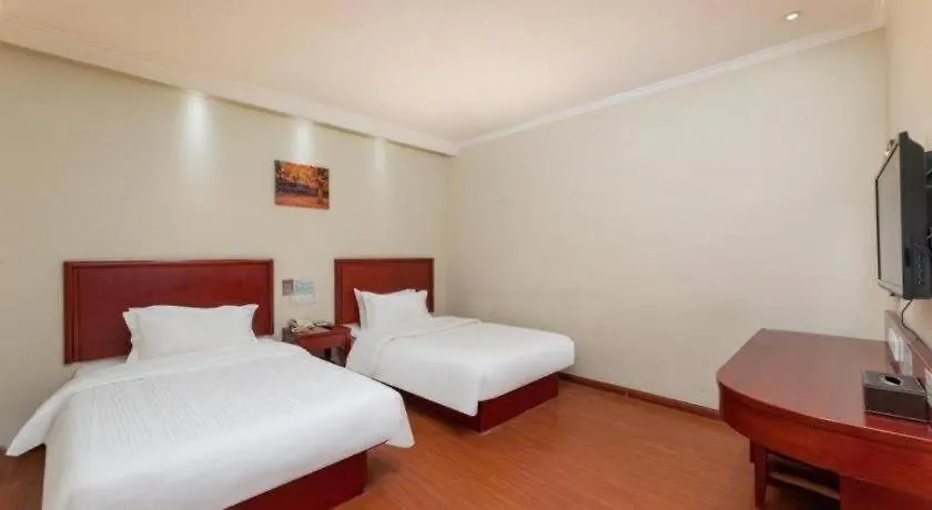***  Greentree Inn Suzhou Railway Station North Square Haobainian Wedding Dress City Express Hotel סין